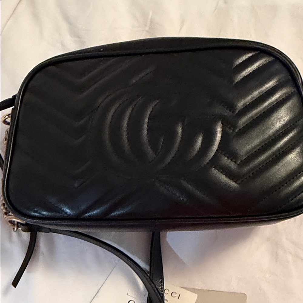 Gucci Black Quilted Leather Camera Bag with Gold GG - Picture 3 of 12